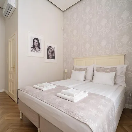 Serenity Boutique Bed & Breakfast Boedapest